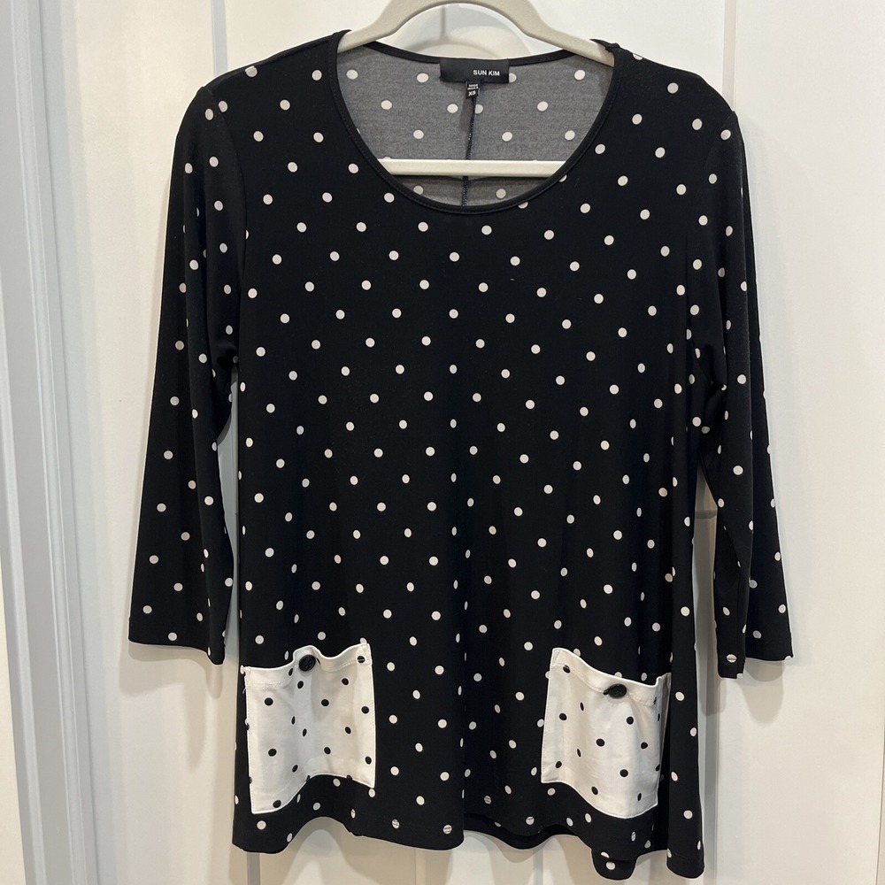 Sun Kim Women's Size XS‎ Polka Dot 3/4 Sleeve Blouse Black White Slinky Pockets